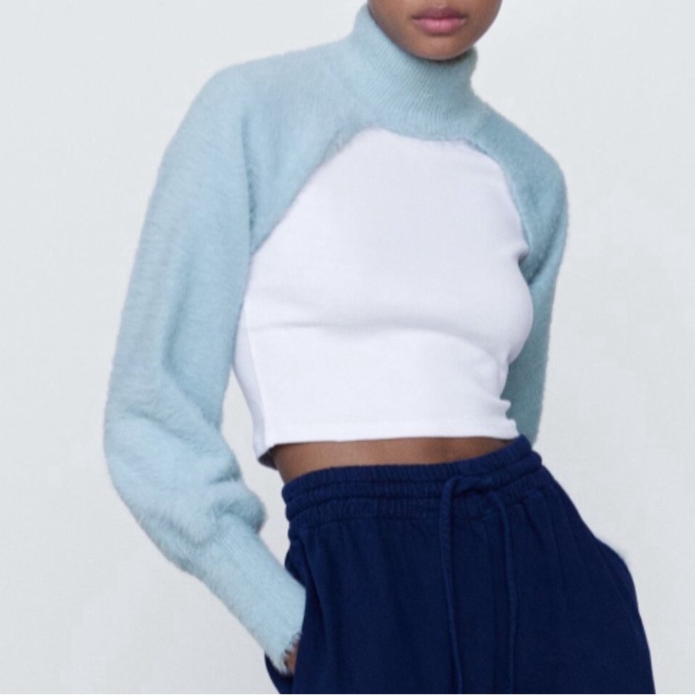 NWT ZARA Turquoise faux fur arm warmers. Super soft. Size M